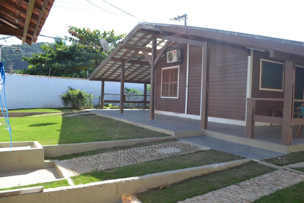 0006.06 -Maranduba - Chale -2 Dorm - 8 Pess - 3 Quadras Do Mar - Piscina Coletiva - Wifi Churrasqueira,Ar Condicionado Ubatuba Extérieur photo